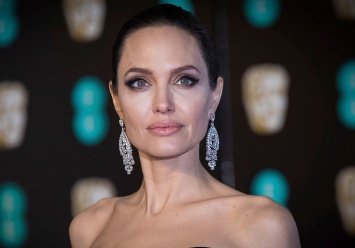 Анджелина Джоли против фейков в интернете