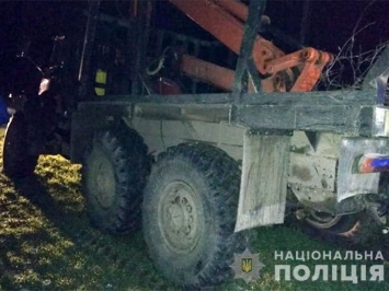 В полиции Хмельницкой области заявили, что при задержании "черных" лесорубов пострадал участковый