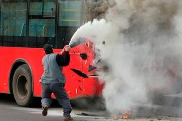 На Одесчине вспыхнул автобус, перевозивший нацгвардейцев