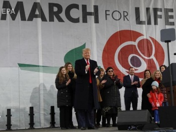 Трамп стал первым президентом США, посетившим марш против абортов