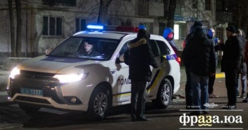 Под Киевом Mercedes повредил три авто и врезался в киоск, удирая от погони