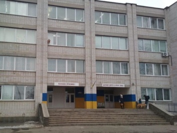 Скандал в школе на Киевщине: детям стало плохо на уроках из-за жуткой вони