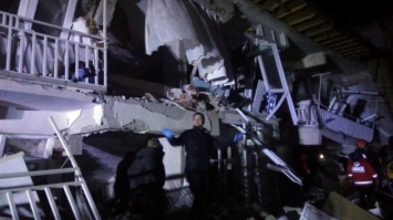 Землетрясение в Турции: число погибших стремительно растет (видео)