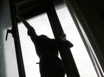День суицидов: в Одессе и Черноморске две девушки выпрыгнули из окна