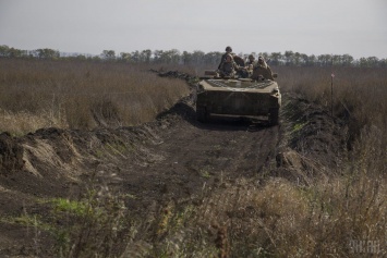 На Донбассе с начала суток оккупанты трижды обстреляли украинских военных