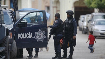 Девять человек стали жертвами нападения неизвестных на гостиницу в Мексике