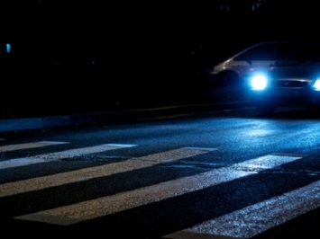Плохое освещение и огромная скорость: легковушка насмерть сбила двух мужчин на зебре (фото 18+)