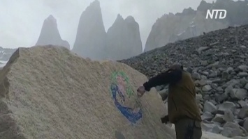 Арест за рисунок на камне: в Чили судят туристку (видео)