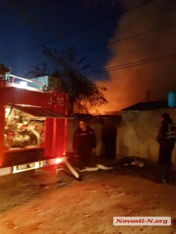 В Николаеве вспыхнул масштабный пожар в районе ул. Казарского. Видео