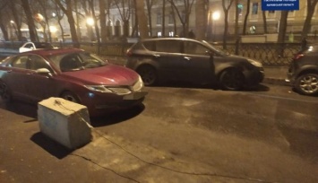 В центре Харькова "японец" поочередно врезался в Lincoln и Mazda