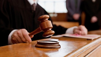 Сменил "прописку" на два месяца: суд арестовал охранника Кивы, угрожавшего ножом официантке