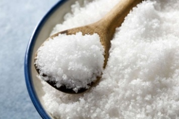 Какая соль полезнее - морская или йодированная и зачем нужно есть семечки: советы спортивного доктора (видео)
