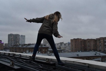 Пыталась совершить самоубийство: в Харькове девушка едва не прыгнула с моста