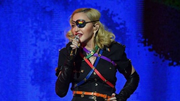 "Непреодолимая боль": Мадонна отменяет концерты