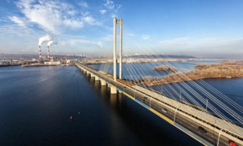 Сегодня частично ограничат движение на столичном Южном мосту