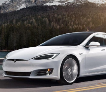 Tesla добавит новые функции в свои электромобили