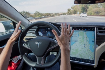Автопилот Tesla хотят переименовать