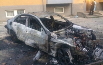Элитный Mercedes военного комиссара сожгли во Львове