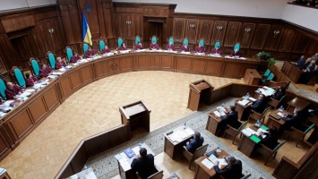 Конституционный суд отказался рассматривать законы о статусе Донбасса и амнистии боевиков