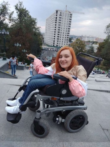 Украли инвалидную коляску у девушки в Харькове