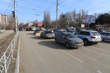 Симферопольская смекалка: в городе неожиданно появилась новая бесплатная парковка