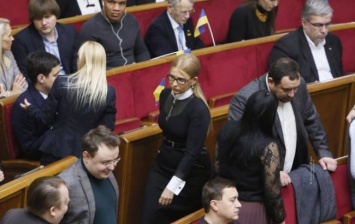 Партия Тимошенко зарегистрировала законопроект, ограничивающий зарплаты чиновников
