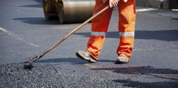 Подозреваемая в фиктивном ремонте фирма получила еще 380 млн на ремонт дорог