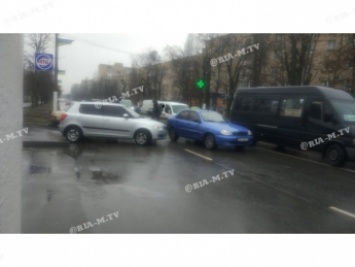 В Мелитополе произошла авария с участием автомобиля такси (фото)