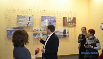 Сущенко впервые лично представил выставку собственных рисунков