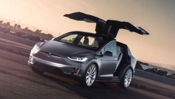 Посмотрите, как Tesla Model X эффектно перепрыгивает через «лежачего полицейского» (ВИДЕО)