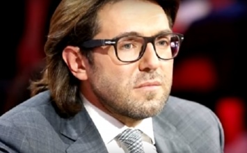 Скандального сплетника Малахова рассекретили: известный телеведущий в интересном положении