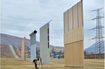 В США рухнули новые части пограничной стены Трампа - CNN