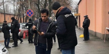 Украинские мусульмане возмущены устроенным возле мечети в Киеве рейдом на нелегальных мигрантов (ФОТО, ВИДЕО)