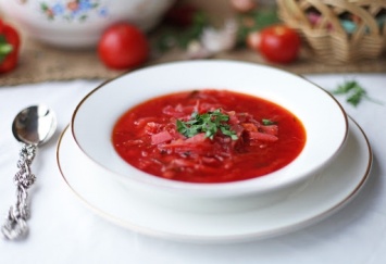 В парижском кафе борщ назвали традиционным "русским супом