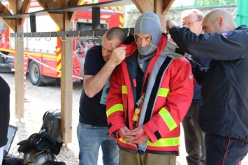 Для пожарных создали защитную одежду с датчиками перегрева