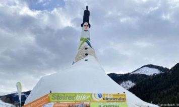 В Австрии слепили самого высокого в мире снеговика