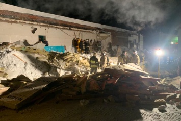 В Новосибирске из-за снега обрушилась крыша кафе. Один человек погиб