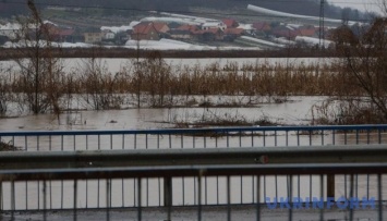 Спасатели предупреждают о поднятии уровня воды в реках на западе Украины