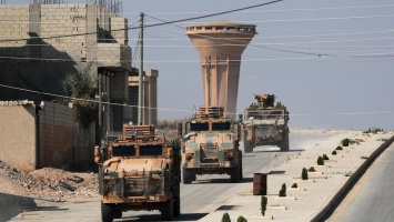 Пункт назначения неизвестен: колонна турецкой техники пересекла границу Сирии