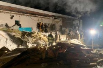 В России крыша кафе обвалилась на 200 посетителей - погибла девушка, четверо людей попали в больницу