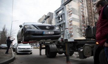 Власти Киева открыли "единое окно" для оформления возврата эвакуированных на штрафплощадку автомобилей