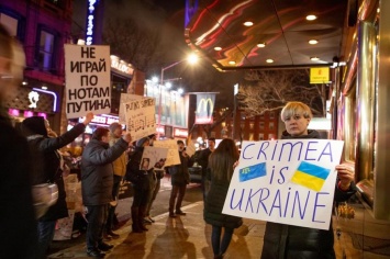 В Нью-Йорке украинцы протестуют против выступлений музыканта, поддержавшего аннексию Крыма
