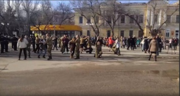 Жители Феодосии в третий раз закружились в «случайном вальсе» в память о Сталинградской битве