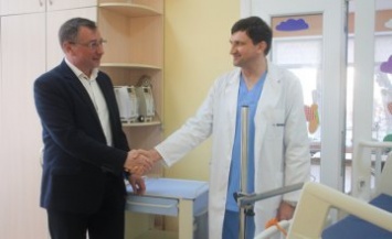 Днепропетровский областной клинический центр кардиологии и кардиохирургии получил оборудование благодаря SMS-пожертвованиям абонентов Киевстар