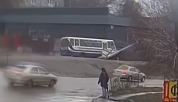 Дети рыдали: прямо за рулем скончался водитель школьного автобуса