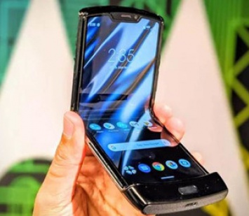 У гибкого смартфона Motorola Razr обнаружен брак