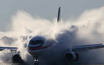 ЧП с самолетом рейса AC837: Boeing готовится к аварийной посадке (видео)
