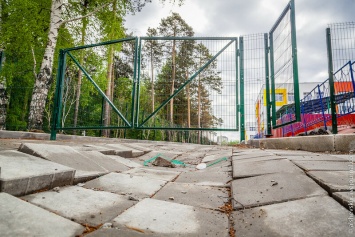 В Запорожской области бездомные устроили "притон" на глазах у дошколят (ФОТО)