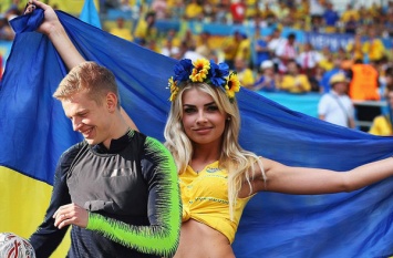"Невеста появилась, и сразу спад в игре наметился", - отец агента Александра Зинченко рассказал, что на самом деле происходит с футболистом сборной Украины