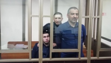 Крымские татары заявляют, что работники ФСБ подбросили им "запрещенные книги"